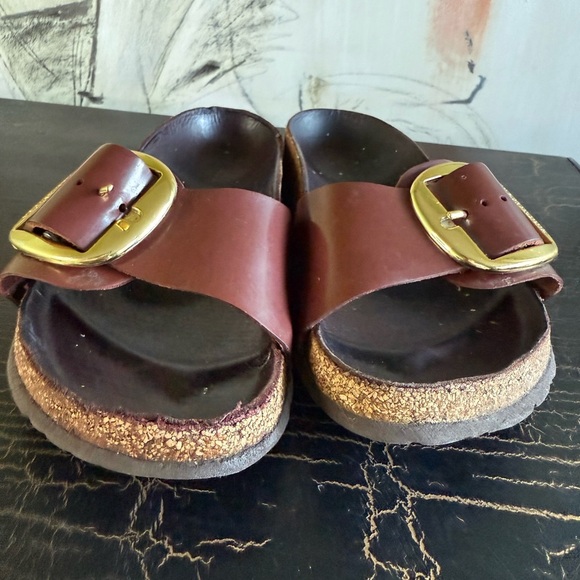 Gold and Brown Leather Sandals with Buckle Closure - Picture 8 of 13